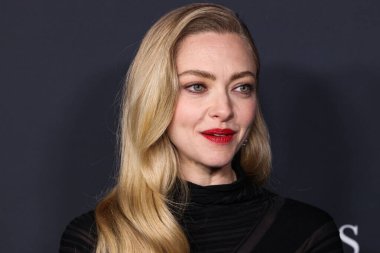 Amerikalı aktris Amanda Seyfried, 14 Aralık 2025 'te Hollywood, Los Angeles' taki Sinema Sanatları ve Bilimleri Akademisi 'nde düzenlenen 