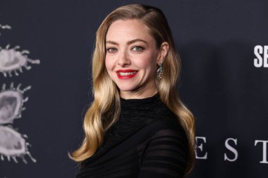 Amerikalı aktris Amanda Seyfried, 14 Aralık 2025 'te Hollywood, Los Angeles' taki Sinema Sanatları ve Bilimleri Akademisi 'nde düzenlenen 