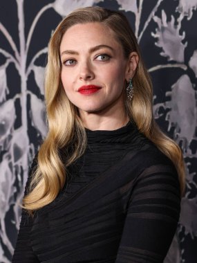 Amerikalı aktris Amanda Seyfried, 14 Aralık 2025 'te Hollywood, Los Angeles' taki Sinema Sanatları ve Bilimleri Akademisi 'nde düzenlenen 
