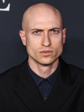 İngiliz sanatçı, müzisyen, söz yazarı ve besteci Daniel Blumberg, 14 Aralık 2025 'te Sinema Sanatları ve Bilimleri Akademisi' nde düzenlenen Searchlight Pictures 'ın Los Angeles Premiere' ine geldi. 