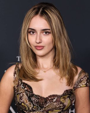 Salih Balta giyen Amerikalı aktris Julia Butters, 14 Aralık 2025 'te Hollywood, Los Angeles' ta bulunan Sinema Sanatları ve Bilimleri Akademisi - Linwood Dunn Tiyatrosu 'nda düzenlenen' The Testament of Ann Lee 'adlı Searchlight Pictures' filminin Los Angeles galasına geldi.  