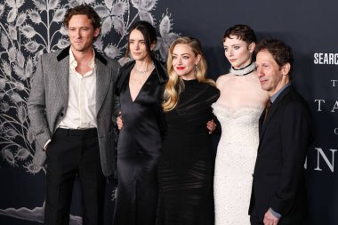 Lewis Pullman, Stacy Martin, Amanda Seyfried, Thomasin McKenzie ve Tim Blake Nelson 14 Aralık 2025 'te Sinema Sanatları ve Bilimleri Akademisi' nde düzenlenen Searchlight Pictures 'ın Los Angeles galasına geldiler.