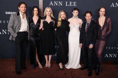 Lewis Pullman, Stacy Martin, Mona Fastvold, Amanda Seyfried, Thomasin McKenzie 14 Aralık 2025 'te Sinema Sanatları ve Bilimleri Akademisi' nde düzenlenen Searchlight Pictures 'ın Los Angeles galasına geldiler.