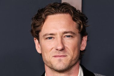 Amerikalı aktör Lewis Pullman, Los Angeles Searchlight Pictures 'ın 14 Aralık 2025' te Hollywood, Los Angeles 'taki Sinema Sanatları ve Bilimleri Akademisi' nde düzenlenen The Testament of Ann Lee 'nin galasına geldi.   