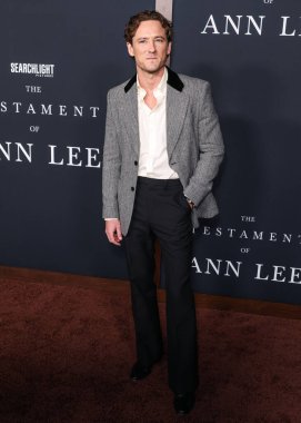 Amerikalı aktör Lewis Pullman, Los Angeles Searchlight Pictures 'ın 14 Aralık 2025' te Hollywood, Los Angeles 'taki Sinema Sanatları ve Bilimleri Akademisi' nde düzenlenen The Testament of Ann Lee 'nin galasına geldi.   