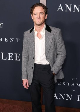 Amerikalı aktör Lewis Pullman, Los Angeles Searchlight Pictures 'ın 14 Aralık 2025' te Hollywood, Los Angeles 'taki Sinema Sanatları ve Bilimleri Akademisi' nde düzenlenen The Testament of Ann Lee 'nin galasına geldi.   