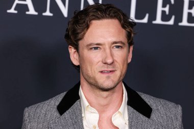 Amerikalı aktör Lewis Pullman, Los Angeles Searchlight Pictures 'ın 14 Aralık 2025' te Hollywood, Los Angeles 'taki Sinema Sanatları ve Bilimleri Akademisi' nde düzenlenen The Testament of Ann Lee 'nin galasına geldi.   