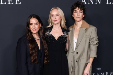 Sofia Subercaseaux, Mona Fastvold ve Celia Rowlson-Hall 14 Aralık 2025 'te Hollywood' da Sinema Sanatları ve Bilimleri Akademisi 'nde düzenlenen Searchlight Pictures' ın Los Angeles galasına geldiler.