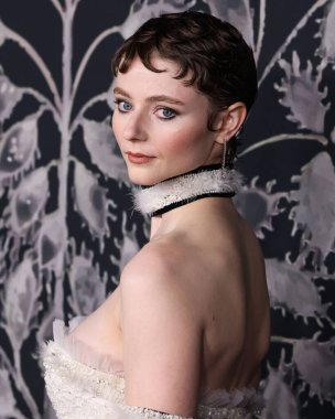 Yeni Zelandalı aktris Thomasin McKenzie 14 Aralık 2025 'te Hollywood, Los Angeles' ta bulunan Linwood Dunn Tiyatrosu 'nda düzenlenen 