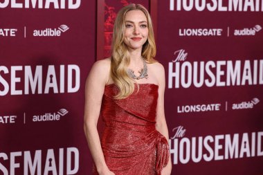 Monse PF26, Tiffany & Co mücevherleri ve Jimmy Choo ayakkabıları giyen Amerikalı aktris Amanda Seyfried, 15 Aralık 2025 'te Hollywood, Los Angeles' ta bulunan TCL Çin Tiyatrosu IMAX 'ta düzenlenen Lionsgate' in 'The Housemaid' adlı filminin Los Angeles galasına geldi.