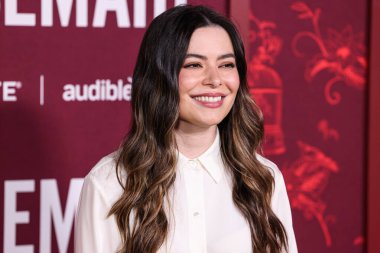 Amerikalı aktris, şarkıcı ve yapımcı Miranda Cosgrove, 15 Aralık 2025 'te Hollywood, Los Angeles, Kaliforniya, ABD' de bulunan TCL Çin Tiyatrosu IMAX 'te düzenlenen Lionsgate' in 'The Housemaid' adlı filminin Los Angeles galasına geldi..