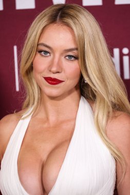 Amerikalı aktris ve yapımcı Sydney Sweeney, 15 Aralık 2025 'te Hollywood, Los Angeles' ta bulunan TCL Çin Tiyatrosu IMAX 'te düzenlenen Lionsgate' in 'The Housemaid' adlı filminin Los Angeles galasına geldi.