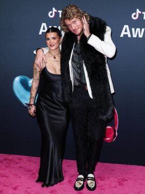 Ari Kytsya ve erkek arkadaşı Amerikalı rapçi Yung Gravy (Matthew Raymond Hauri) 18 Aralık 2025 tarihinde Hollywood Paladyumu 'nda düzenlenen TikTok Ödülleri' ne geldiler..