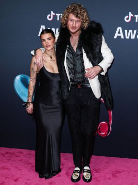 Ari Kytsya ve erkek arkadaşı Amerikalı rapçi Yung Gravy (Matthew Raymond Hauri) 18 Aralık 2025 tarihinde Hollywood Paladyumu 'nda düzenlenen TikTok Ödülleri' ne geldiler..