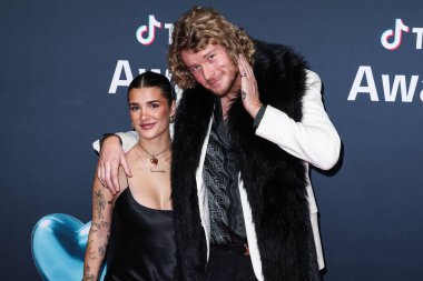 Ari Kytsya ve erkek arkadaşı Amerikalı rapçi Yung Gravy (Matthew Raymond Hauri) 18 Aralık 2025 tarihinde Hollywood Paladyumu 'nda düzenlenen TikTok Ödülleri' ne geldiler..