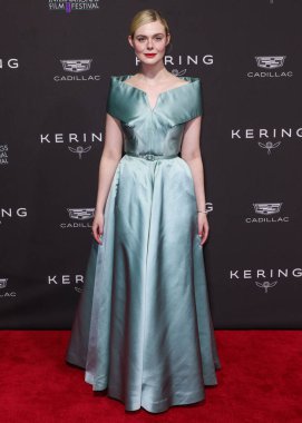 Alexander McQueen 'i giyen Elle Fanning, 3 Ocak 2026' da Palm Springs, Riverside County, Kaliforniya, ABD 'deki Palm Springs Kongre Merkezi' nde düzenlenen 37..