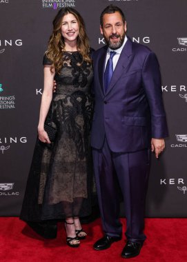 Jackie Sandler ve kocası Adam Sandler, 3 Ocak 2026 'da Palm Springs, Riverside County, Kaliforniya' da düzenlenen 37. Palm Springs Uluslararası Film Festivali Film Ödülleri 'ne geldiler..