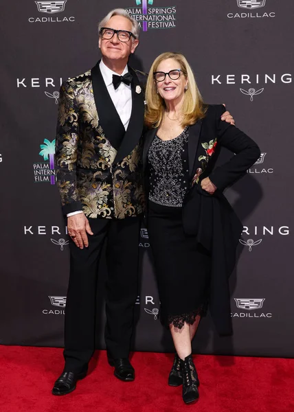 Paul Feig ve eşi Laurie Feig, 3 Ocak 2026 'da Palm Springs, Riverside County, Kaliforniya, ABD' de düzenlenen 37. Palm Springs Uluslararası Film Festivali Ödülleri 'ne geldiler..