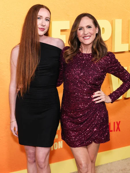 Stella Shannon Chesnut ve annesi Amerikalı aktris ve komedyen Molly Shannon, 6 Ocak 2026 'da Hollywood' da Hollywood 'da düzenlenen Netflix' in 