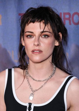 Chanel giyen Amerikalı aktris ve yönetmen Kristen Stewart, 8 Ocak 2026 'da Los Angeles, Los Angeles, Kaliforniya' da düzenlenen 2220 Arşiv Arşivi 'nde düzenlenen Forge' un 'The Chronology of Water' adlı filminin Los Angeles galasına geldi.