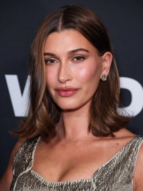 Amerikan model, girişimci ve televizyon karakteri Hailey Baldwin Bieber, Armani elbisesi giymiş olarak 9 Ocak 2025 'te ABD' deki Regent Santa Monica Plajı 'nda düzenlenen 2026. Geleneksel WWD Style Awards' a geldi.