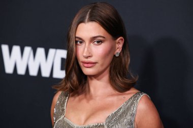 Amerikan model, girişimci ve televizyon karakteri Hailey Baldwin Bieber, Armani elbisesi giymiş olarak 9 Ocak 2025 'te ABD' deki Regent Santa Monica Plajı 'nda düzenlenen 2026. Geleneksel WWD Style Awards' a geldi.