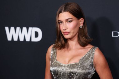 Amerikan model, girişimci ve televizyon karakteri Hailey Baldwin Bieber, Armani elbisesi giymiş olarak 9 Ocak 2025 'te ABD' deki Regent Santa Monica Plajı 'nda düzenlenen 2026. Geleneksel WWD Style Awards' a geldi.