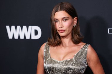 Amerikan model, girişimci ve televizyon karakteri Hailey Baldwin Bieber, Armani elbisesi giymiş olarak 9 Ocak 2025 'te ABD' deki Regent Santa Monica Plajı 'nda düzenlenen 2026. Geleneksel WWD Style Awards' a geldi.