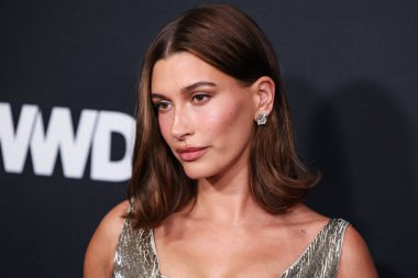 Amerikan model, girişimci ve televizyon karakteri Hailey Baldwin Bieber, Armani elbisesi giymiş olarak 9 Ocak 2025 'te ABD' deki Regent Santa Monica Plajı 'nda düzenlenen 2026. Geleneksel WWD Style Awards' a geldi.