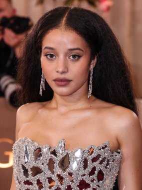 De Beers Mücevherat ile Louis Vuitton 'u giyen Chase Infiniti, 11 Ocak 2026' da Beverly Hills, Los Angeles, Kaliforniya, ABD 'de düzenlenen 83..