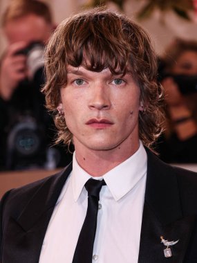 Tiffany ve Co. mücevherleriyle Saint Laurent 'i giyen Connor Storrie, 11 Ocak 2026' da Beverly Hilton Hotel 'de düzenlenen 83. Altın Küre Ödülleri' ne ulaştı..