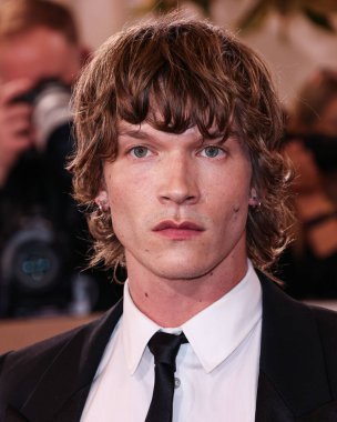 Tiffany ve Co. mücevherleriyle Saint Laurent 'i giyen Connor Storrie, 11 Ocak 2026' da Beverly Hilton Hotel 'de düzenlenen 83. Altın Küre Ödülleri' ne ulaştı..