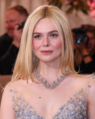 Gucci giyen Elle Fanning, 11 Ocak 2026 'da Beverly Hilton Oteli' nde düzenlenen 83. Altın Küre Ödülleri 'ne geldi..