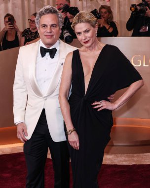 Mark Ruffalo ve eşi Sunrise Coigney, 11 Ocak 2026 'da Beverly Hilton Hotel' de düzenlenen 83. Altın Küre Ödülleri 'ne geldiler..