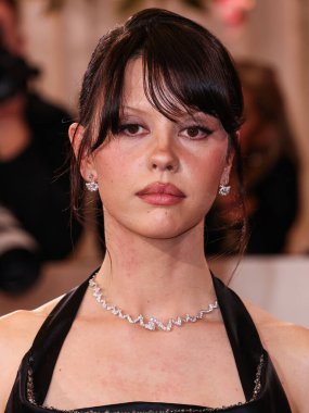 Dior High mücevherleriyle özel bir Dior elbisesi giyen Mia Goth, 11 Ocak 2026 'da Beverly Hills, Los Angeles, Kaliforniya, ABD' deki The Beverly Hilton Hotel 'de düzenlenen 83..