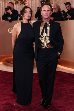 Saint Laurent giyen Nadia Conners ve kocası Walton Goggins, 11 Ocak 2026 'da Beverly Hills, Los Angeles, Kaliforniya, ABD' de düzenlenen 83..