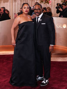 Zinzi Coogler YEPREM yüzükler ve bilezik takıyor ve Thom Browne giyen kocası Ryan Coogler, 11 Ocak 2026 'da Beverly Hills, Los Angeles, Kaliforniya, ABD' de düzenlenen 83..