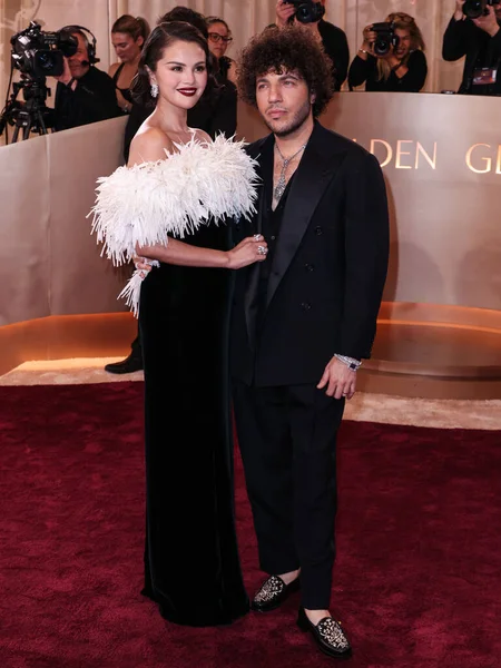 Chanel giyen Selena Gomez ve Jacob and Co. Elmas Butik Timepiece giyen kocası Benny Blanco, 11 Ocak 2026 'da Beverly Hilton Hotel' de düzenlenen 83.