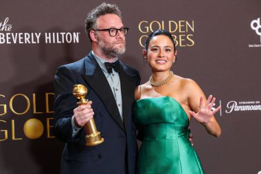 Seth Rogen ve Chase Sui Wonders, En İyi Televizyon Dizisi - Stüdyo için Müzikal veya Komedi Ödülü kazananlar, 11 Ocak 2026 'da Beverly Hills Oteli' nde düzenlenen 83.