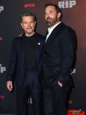 Matt Damon Luca Faloni takımı giyer ve Ben Affleck, Netflix 'in 13 Ocak 2026' da New York, New York 'ta bulunan Lincoln Center for the Performing Arts' daki Alice Tully Hall 'daki 