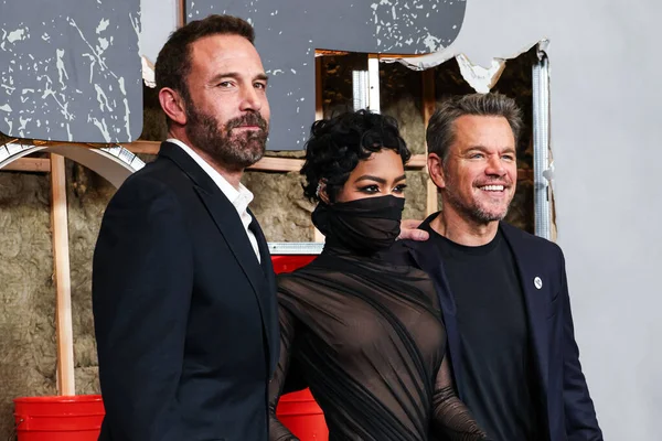 Ben Affleck, Teyana Taylor, Spinelli Kilcollin, Repossi ve Matt Damon 'ın takılarıyla Ashi Stüdyosu görünüşü takıyor. Luca Faloni takımı giyen Matt Damon, Lincoln Center' daki Alice Tully Hall 'da düzenlenen Netflix' in 'The Rip' adlı filminin New York galasına geldi.