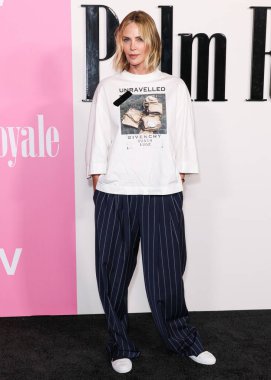 Givenchy 'yi giyen Charlize Theron, 15 Ocak 2026' da Kuzey Hollywood, Los Angeles 'ta bulunan Televizyon Sanatları ve Bilimleri Akademisi' ndeki Wolf Theatre 'da düzenlenen 2.