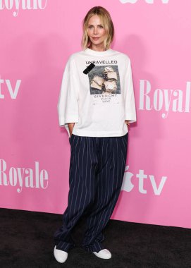 Givenchy 'yi giyen Charlize Theron, 15 Ocak 2026' da Kuzey Hollywood, Los Angeles 'ta bulunan Televizyon Sanatları ve Bilimleri Akademisi' ndeki Wolf Theatre 'da düzenlenen 2.