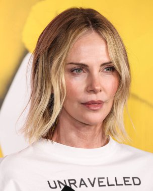Givenchy 'yi giyen Charlize Theron, 15 Ocak 2026' da Kuzey Hollywood, Los Angeles 'ta bulunan Televizyon Sanatları ve Bilimleri Akademisi' ndeki Wolf Theatre 'da düzenlenen 2.