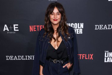 Emmanuelle Chriqui, 28 Ocak 2026 'da Los Angeles, Kaliforniya, ABD' de bulunan Penske Medya Şirketi 'nin (PMC) çatı katındaki' The Lincoln Lawyer 'sezonunun Netflix ve A + E Stüdyolarının Los Angeles galasına geldi..