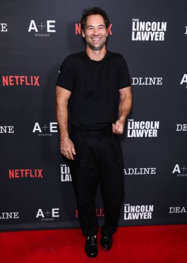 Manuel Garcia-Rulfo, Los Angeles Netflix 'in ve A + E Studios' un 'The Lincoln Lawyer' sezonunun 4. sezonunun galasına 28 Ocak 2026 'da Los Angeles, Kaliforniya, ABD' deki Penske Medya Şirketi 'nin çatı terasında ulaştı..