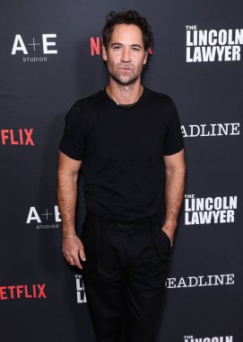 Manuel Garcia-Rulfo, Los Angeles Netflix 'in ve A + E Studios' un 'The Lincoln Lawyer' sezonunun 4. sezonunun galasına 28 Ocak 2026 'da Los Angeles, Kaliforniya, ABD' deki Penske Medya Şirketi 'nin çatı terasında ulaştı..