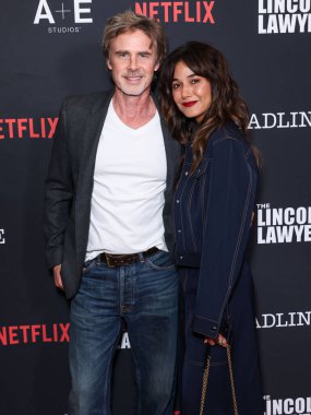 Sam Trammell ve Emmanuelle Chriqui, Los Angeles Netflix 'in ve A + E Studios' un 'The Lincoln Lawyer' sezonunun 4. sezonunu 28 Ocak 2026 'da Los Angeles, Kaliforniya, ABD' deki Penske Medya Kurumu 'nda gerçekleştirdiler.