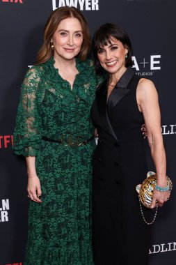 Sasha Alexander ve Emmanuelle Chriqui Netflix 'in ve A + E Stüdyolarının Los Angeles Premiere of Netflix ve A + E Stüdyoları' nın 'The Lincoln Lawyer' 4. sezonuna 28 Ocak 2026 'da Penske Medya Kurumu (PMC) Terası' nda geldiler.
