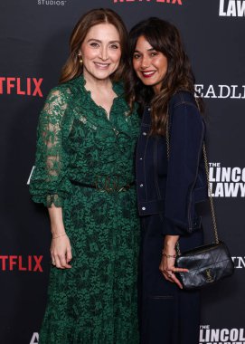 Sasha Alexander ve Emmanuelle Chriqui Netflix 'in ve A + E Stüdyolarının Los Angeles Premiere of Netflix ve A + E Stüdyoları' nın 'The Lincoln Lawyer' 4. sezonuna 28 Ocak 2026 'da Penske Medya Kurumu (PMC) Terası' nda geldiler.